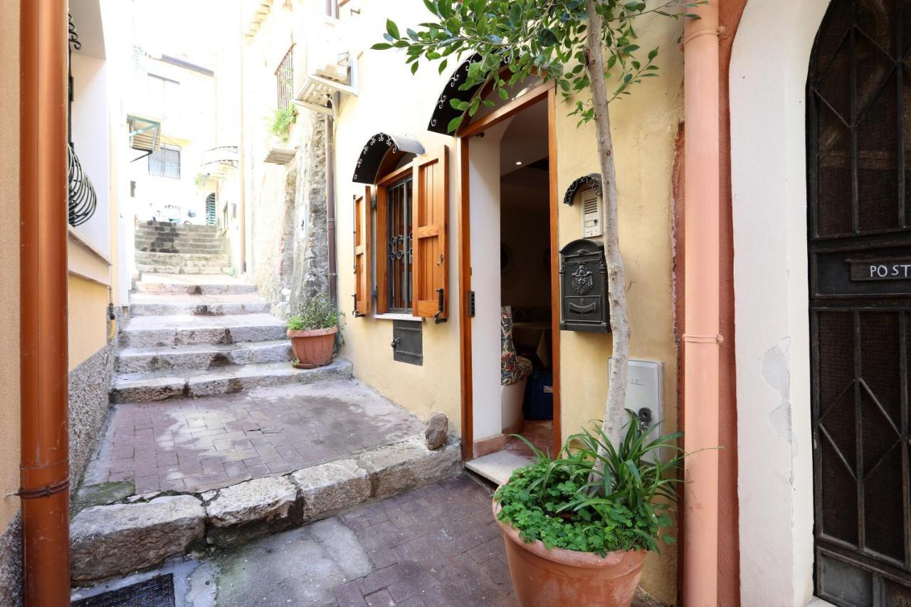 تاورمينا Porta Catania & Duomo Cozy Apartment المظهر الخارجي الصورة